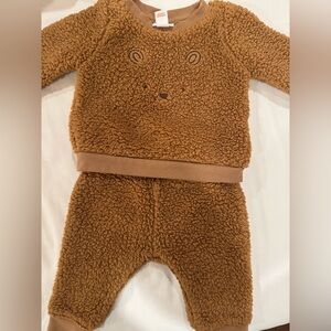 NWOT Cat and Jack Teddy Fleece Matching Pant and Top set. Size 0-3m. Brown.